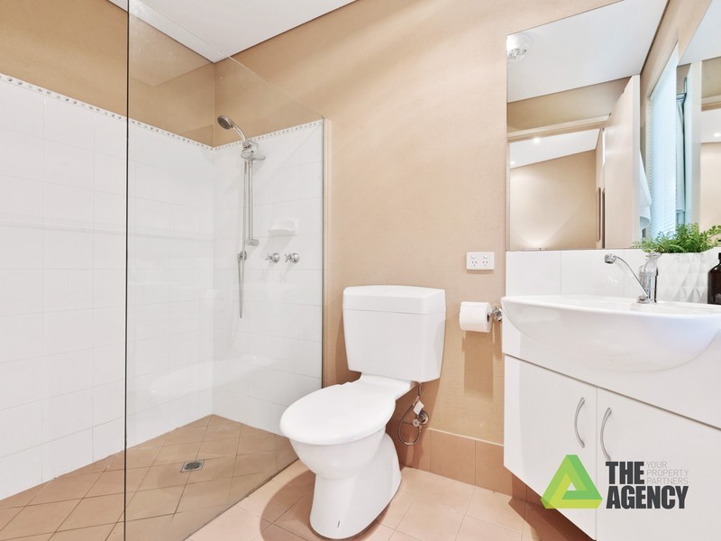 27 Holly Way East, Kalamunda WA 6076