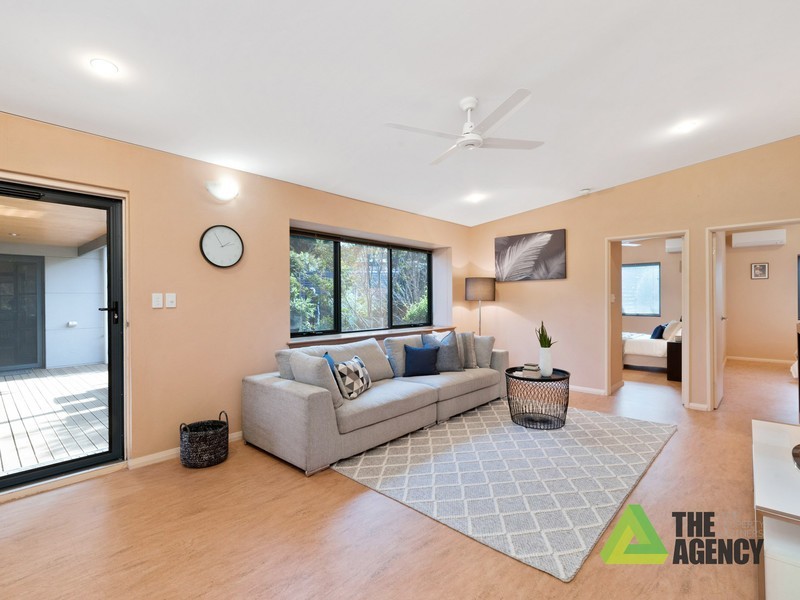 27 Holly Way East, Kalamunda WA 6076