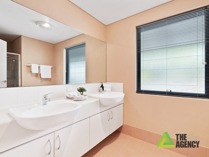 27 Holly Way East, Kalamunda WA 6076