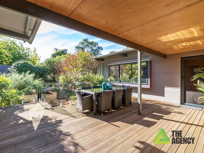 27 Holly Way East, Kalamunda WA 6076