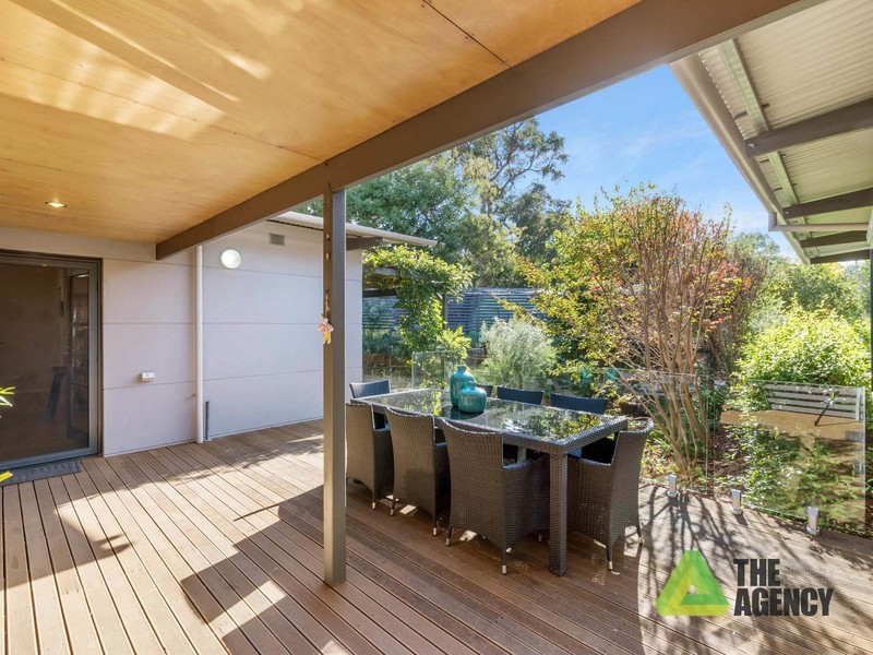 27 Holly Way East, Kalamunda WA 6076