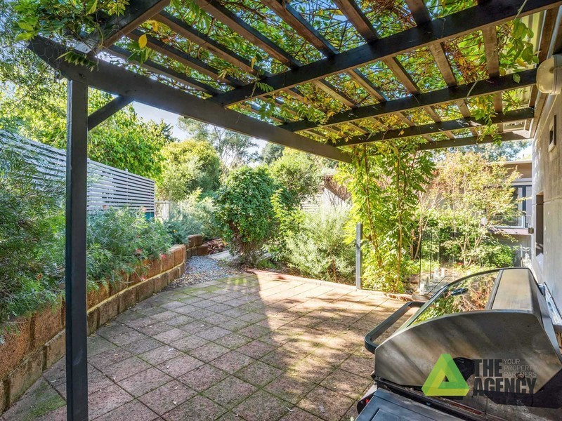 27 Holly Way East, Kalamunda WA 6076