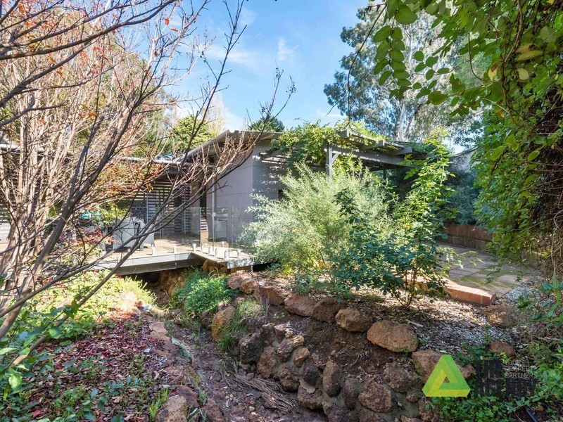 27 Holly Way East, Kalamunda WA 6076