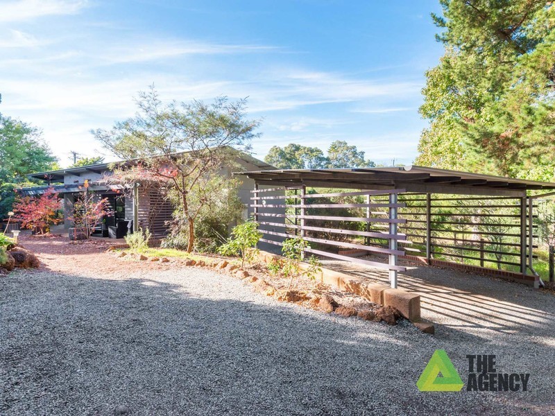 27 Holly Way East, Kalamunda WA 6076