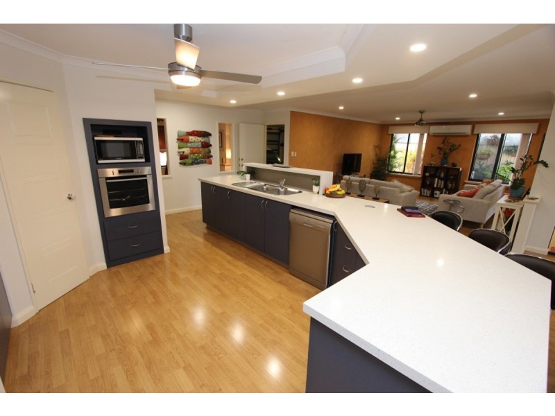 12 Vlamingh Gate, Dudley Park WA 6210