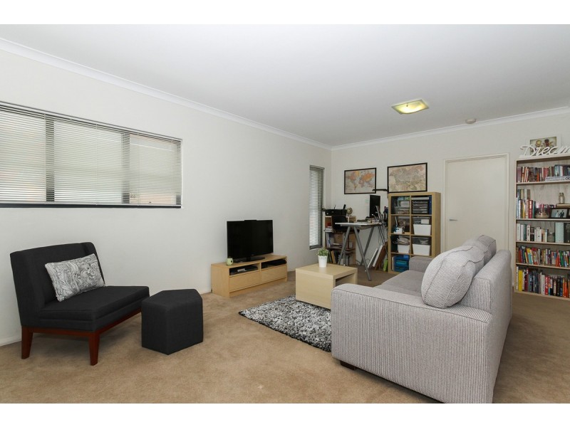 8/2 Stockton Bend, Cockburn Central WA 6164