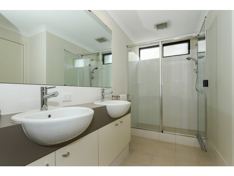 8/2 Stockton Bend, Cockburn Central WA 6164