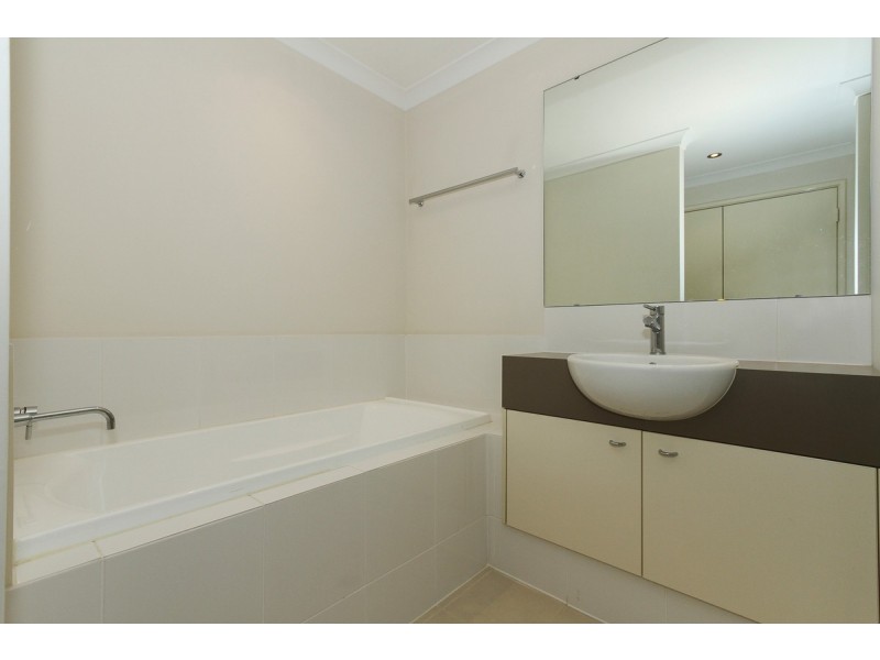 8/2 Stockton Bend, Cockburn Central WA 6164
