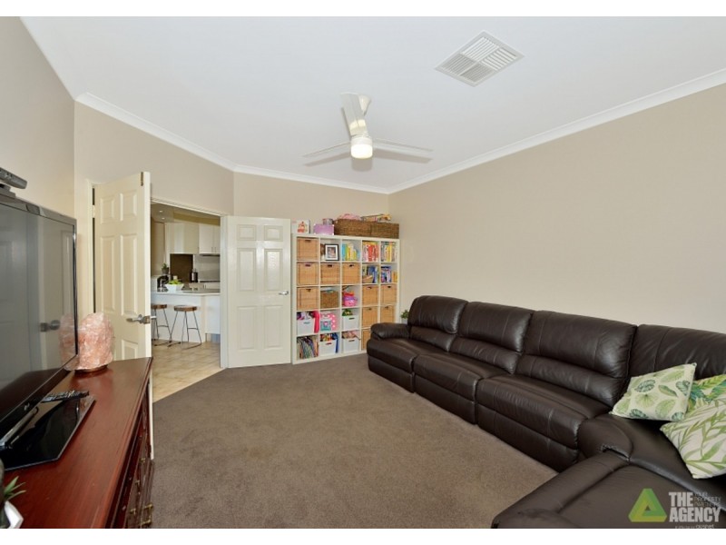 6 Magnolia Rise, Halls Head WA 6210