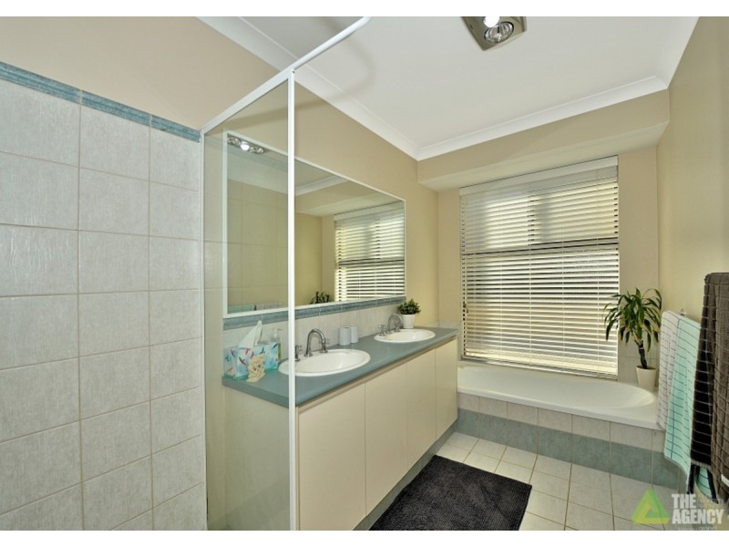 6 Magnolia Rise, Halls Head WA 6210