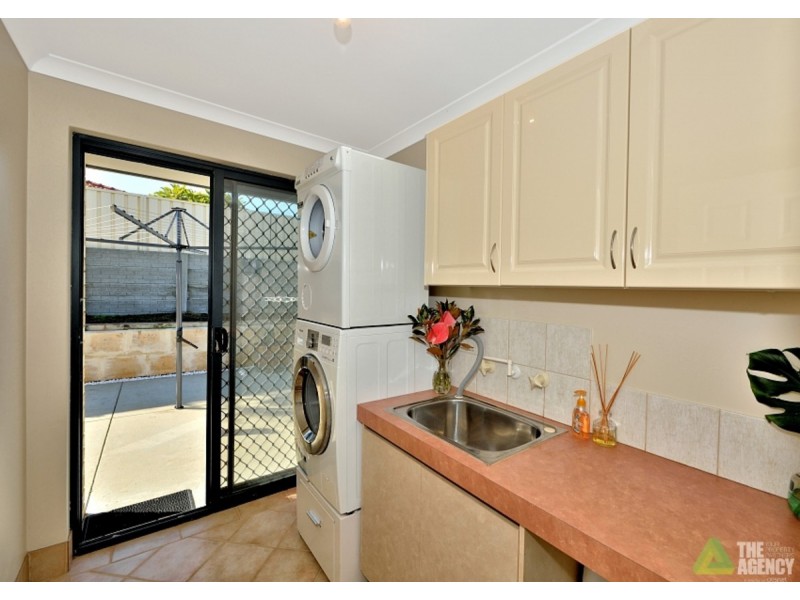 6 Magnolia Rise, Halls Head WA 6210