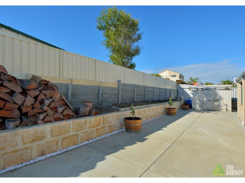 6 Magnolia Rise, Halls Head WA 6210