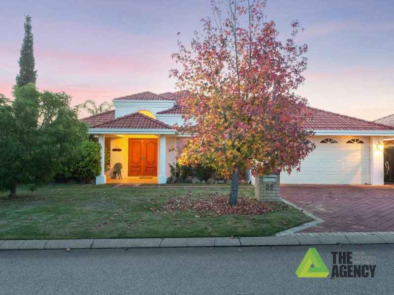 32 Peterborough Circle, North Lake WA 6163