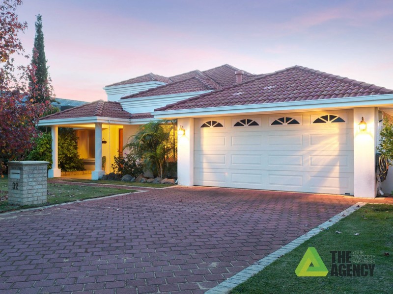 32 Peterborough Circle, North Lake WA 6163