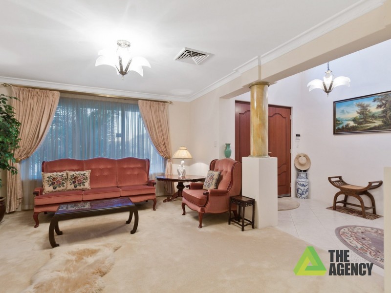 32 Peterborough Circle, North Lake WA 6163