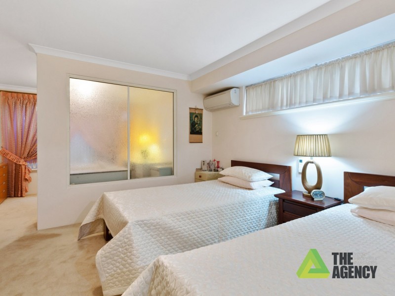 32 Peterborough Circle, North Lake WA 6163