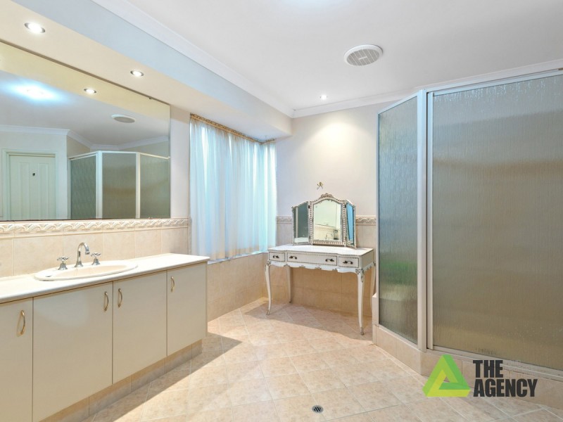 32 Peterborough Circle, North Lake WA 6163