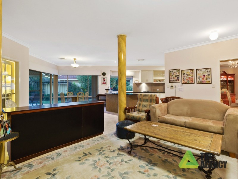 32 Peterborough Circle, North Lake WA 6163