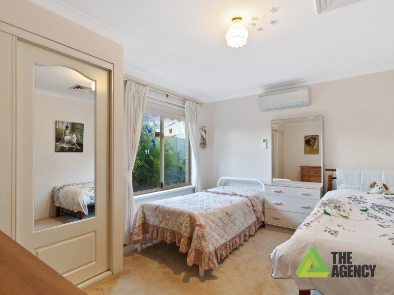 32 Peterborough Circle, North Lake WA 6163