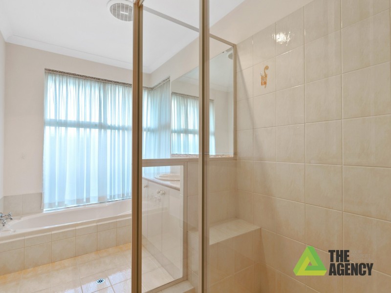 32 Peterborough Circle, North Lake WA 6163