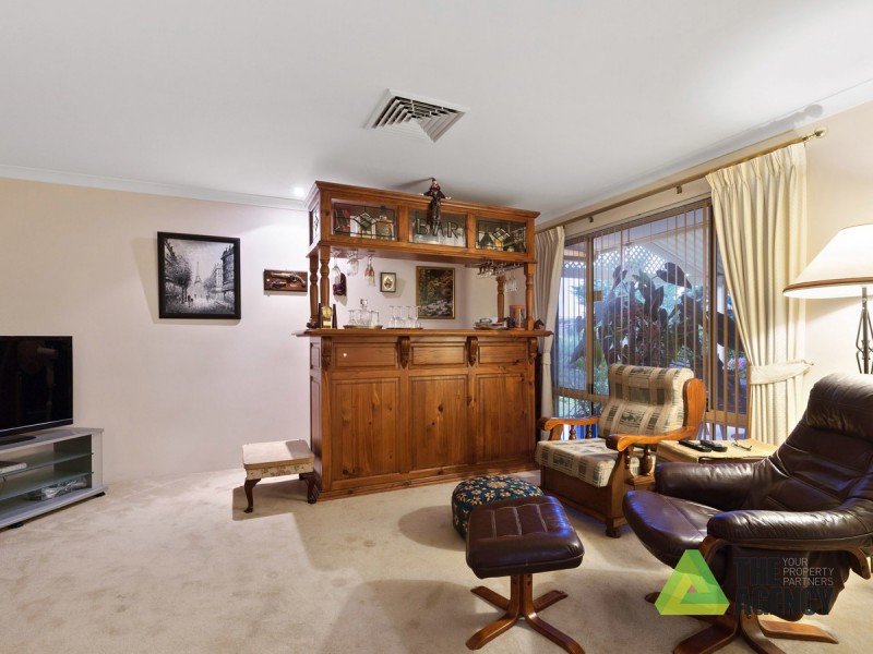 32 Peterborough Circle, North Lake WA 6163