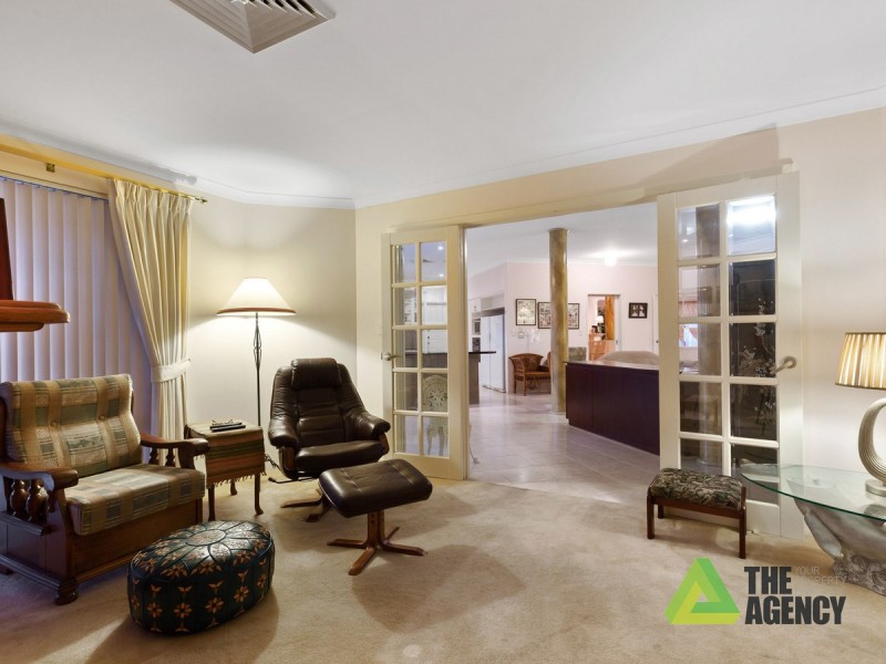 32 Peterborough Circle, North Lake WA 6163