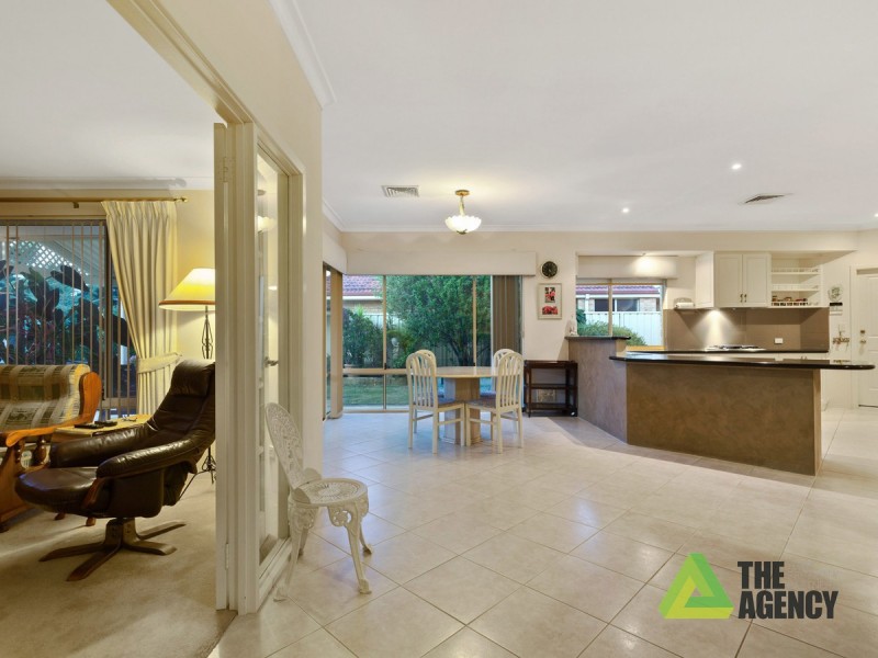 32 Peterborough Circle, North Lake WA 6163