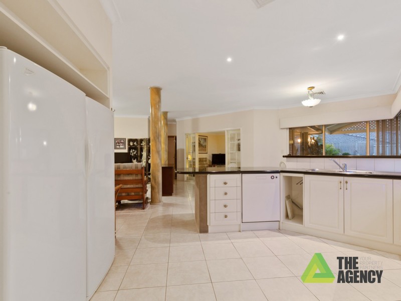 32 Peterborough Circle, North Lake WA 6163