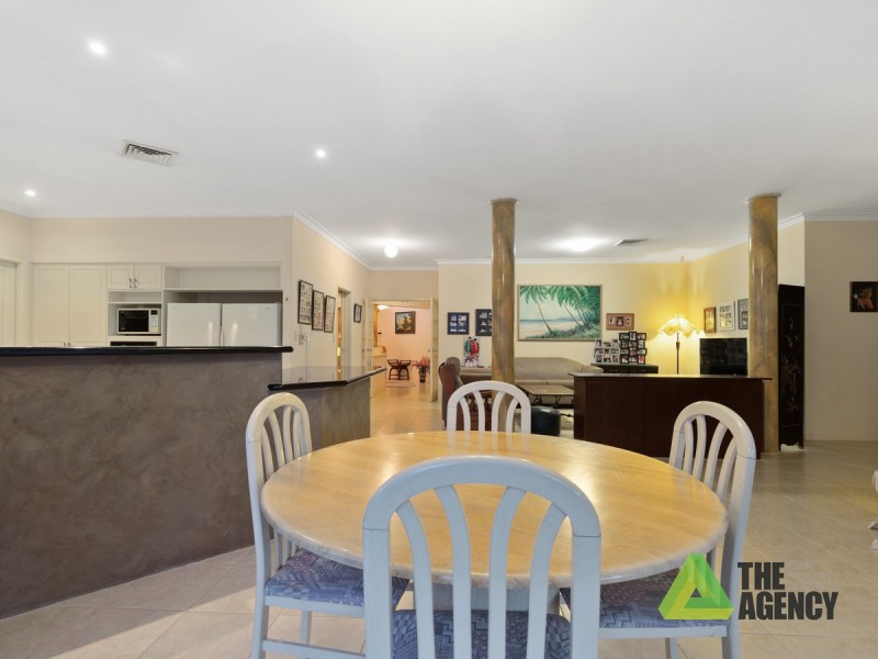 32 Peterborough Circle, North Lake WA 6163