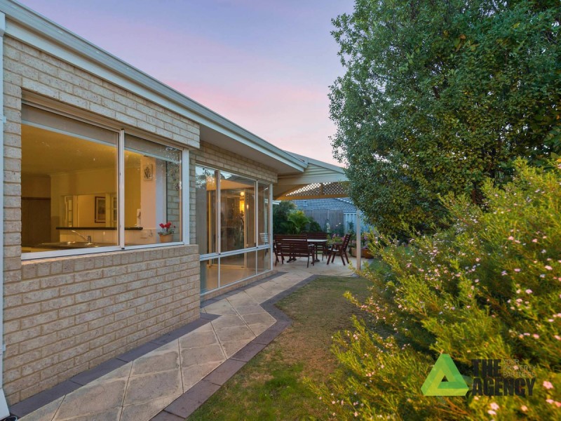 32 Peterborough Circle, North Lake WA 6163