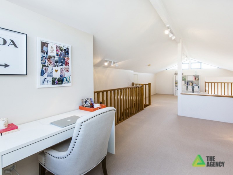 10 Kenworth Pass, Success WA 6164