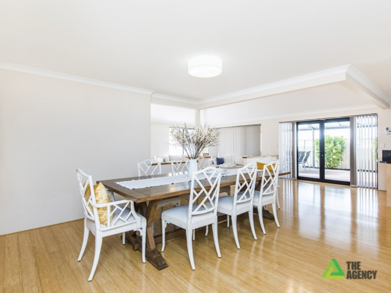 10 Kenworth Pass, Success WA 6164