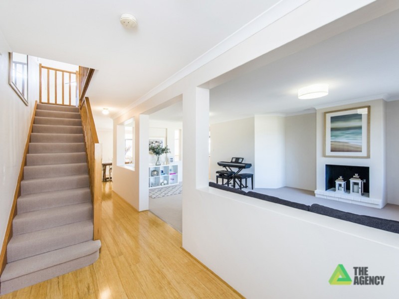 10 Kenworth Pass, Success WA 6164