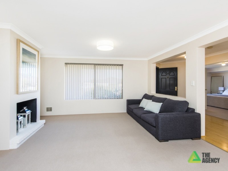 10 Kenworth Pass, Success WA 6164