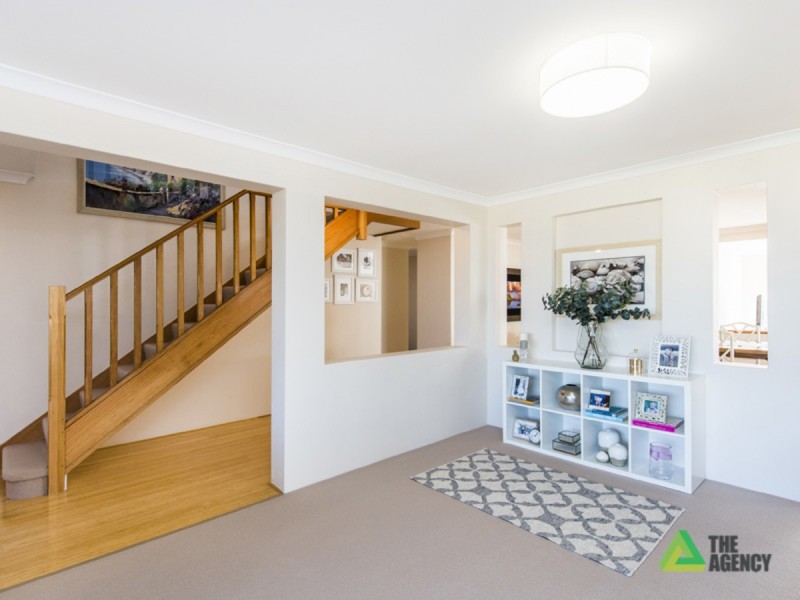 10 Kenworth Pass, Success WA 6164