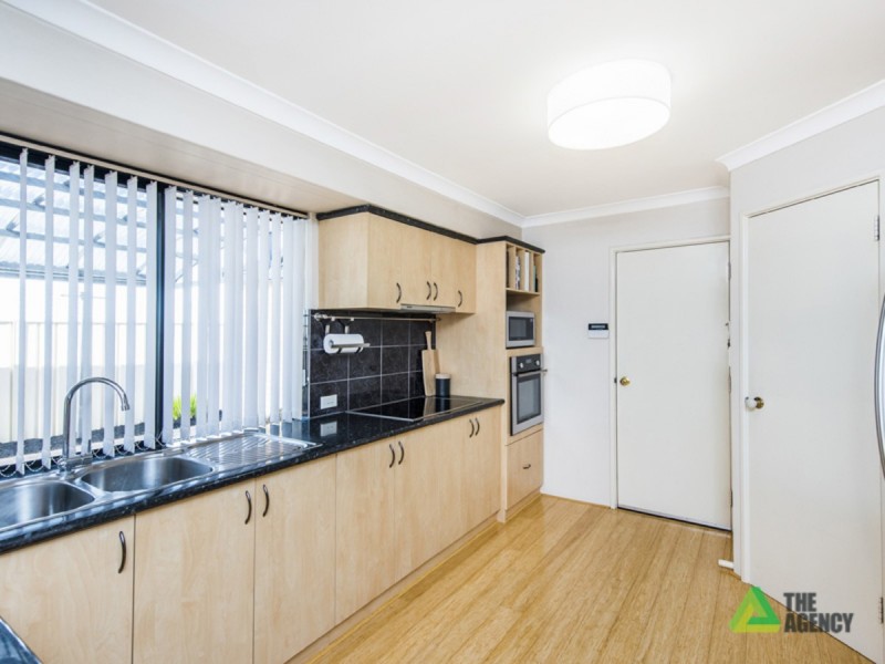 10 Kenworth Pass, Success WA 6164