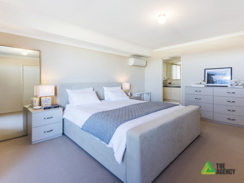 10 Kenworth Pass, Success WA 6164