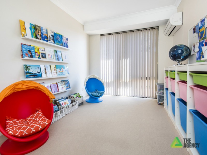 10 Kenworth Pass, Success WA 6164