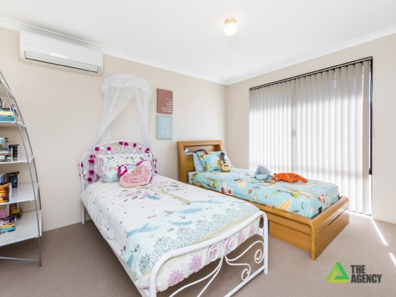 10 Kenworth Pass, Success WA 6164