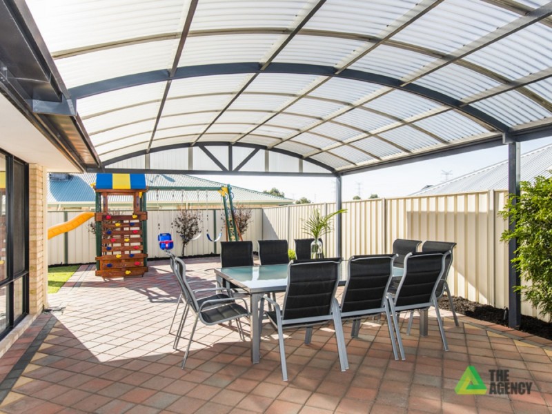 10 Kenworth Pass, Success WA 6164