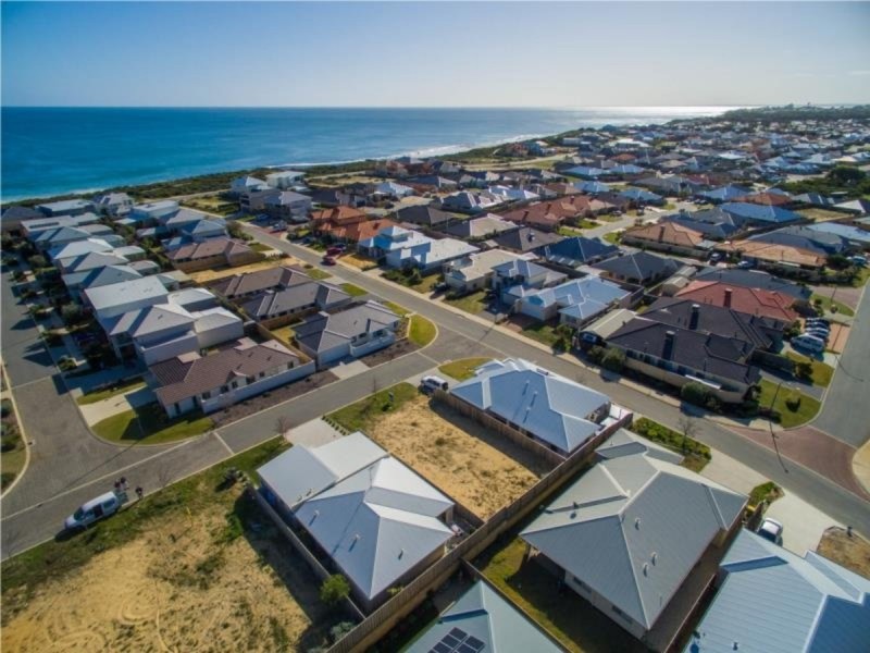 14 Cruentas Way, Halls Head WA 6210