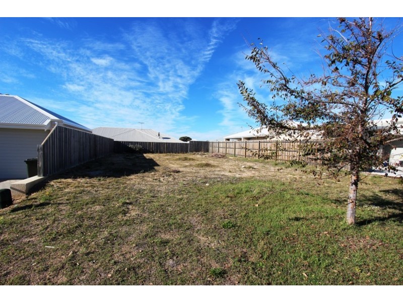 14 Cruentas Way, Halls Head WA 6210