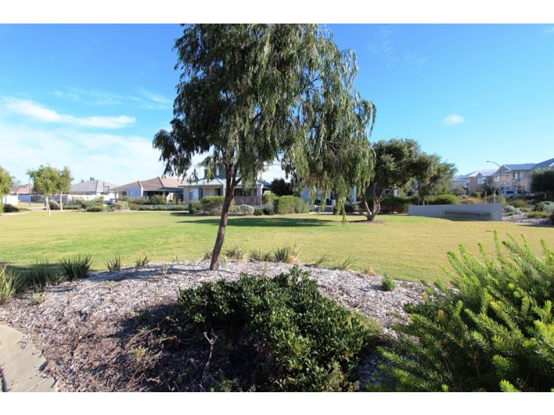 14 Cruentas Way, Halls Head WA 6210