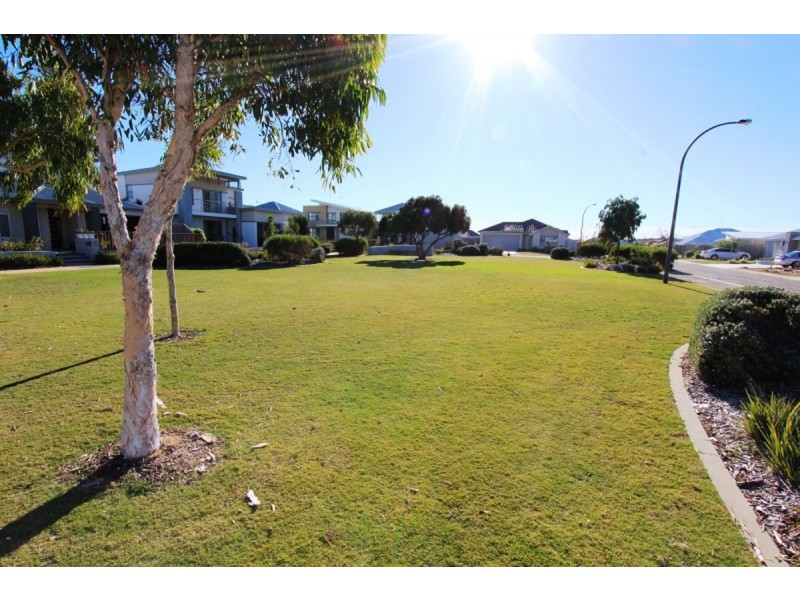 14 Cruentas Way, Halls Head WA 6210