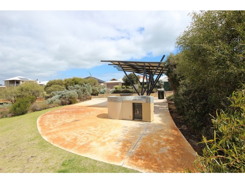 14 Cruentas Way, Halls Head WA 6210