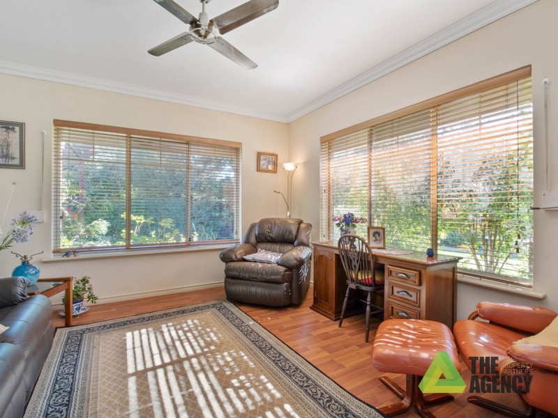 21B Weston Drive, Swan View WA 6056