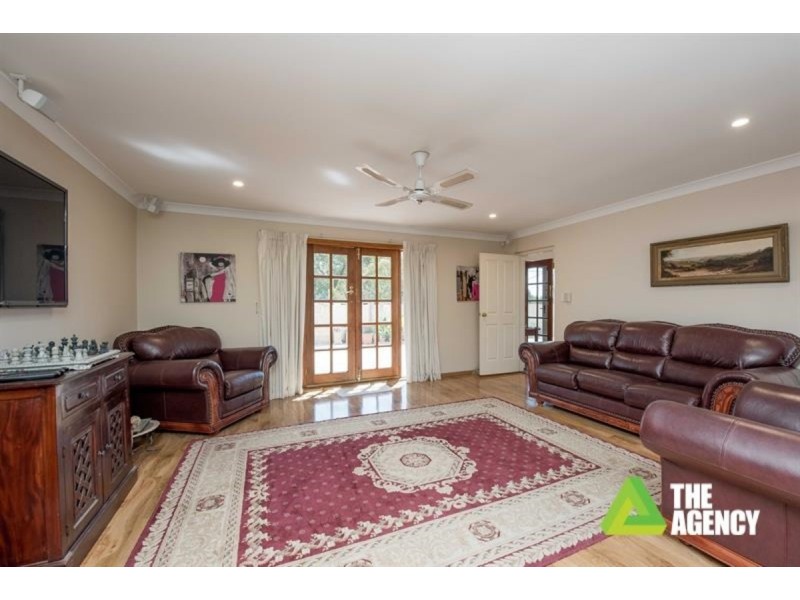 8 Thorpe Place, Carine WA 6020