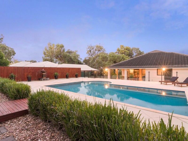 23 Hillview Street, Kalamunda WA 6076