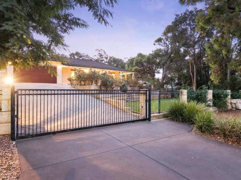 23 Hillview Street, Kalamunda WA 6076