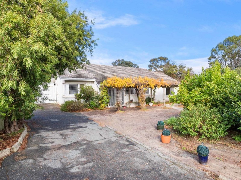 3 Traylen Road, Kalamunda WA 6076